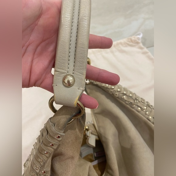 JIMMY CHOO large suede shoulder bag. Tan / beige colour, gold embellishments. - Picture 11 of 11